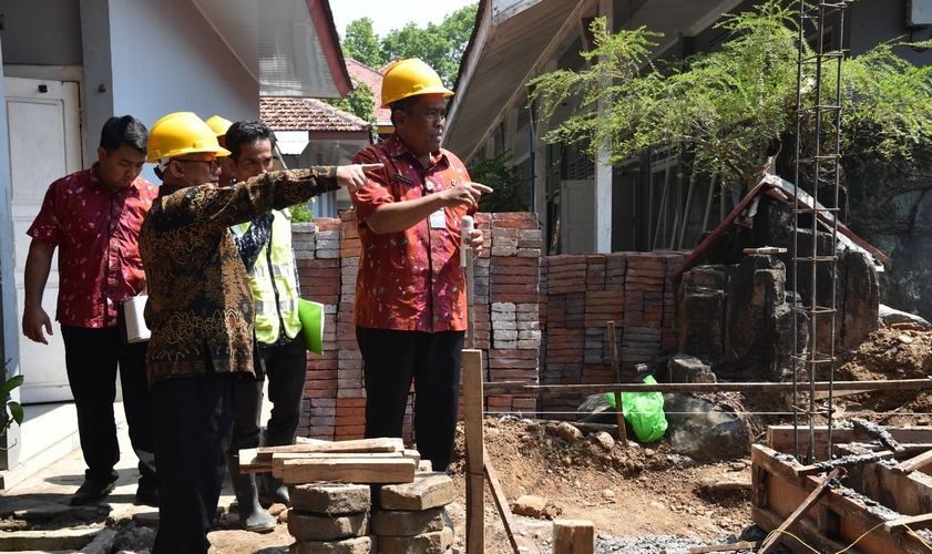 revitalisasi sekolah