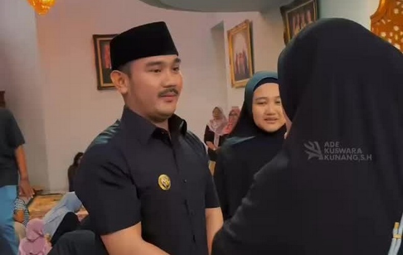 Bupati Bekasi, Ade Kuswara Kunang